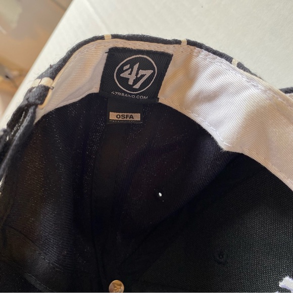 Yankees Baseball Cap, Black with White Stripes, adjustable sizing, Unisex - Picture 3 of 4